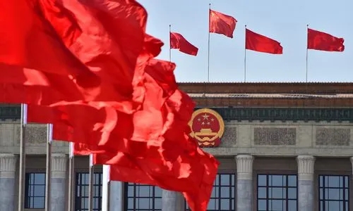 聚焦两会 三大“热词”解读中国式发展道路